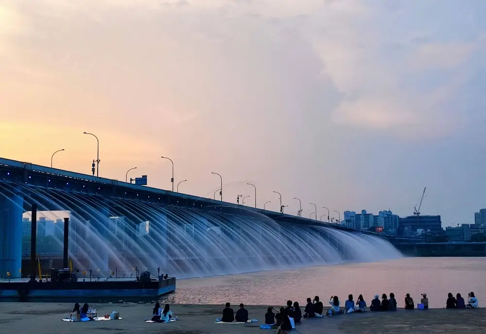 Banpo Bridge rainbow fountain night view for essential Seoul travel guide